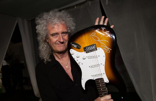 Guitarra dos Queen angaria 9 mil euros para reflorestar a Amazónia