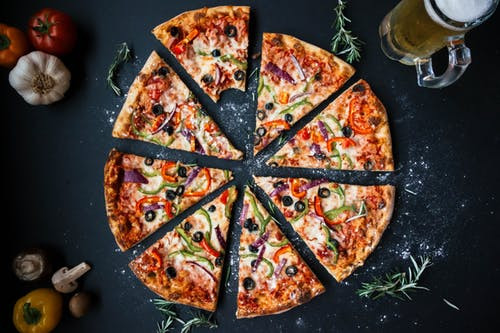 Há mais pizza numa pizza de 45 cm do que em duas de 30 e o Twitter ficou baralhado