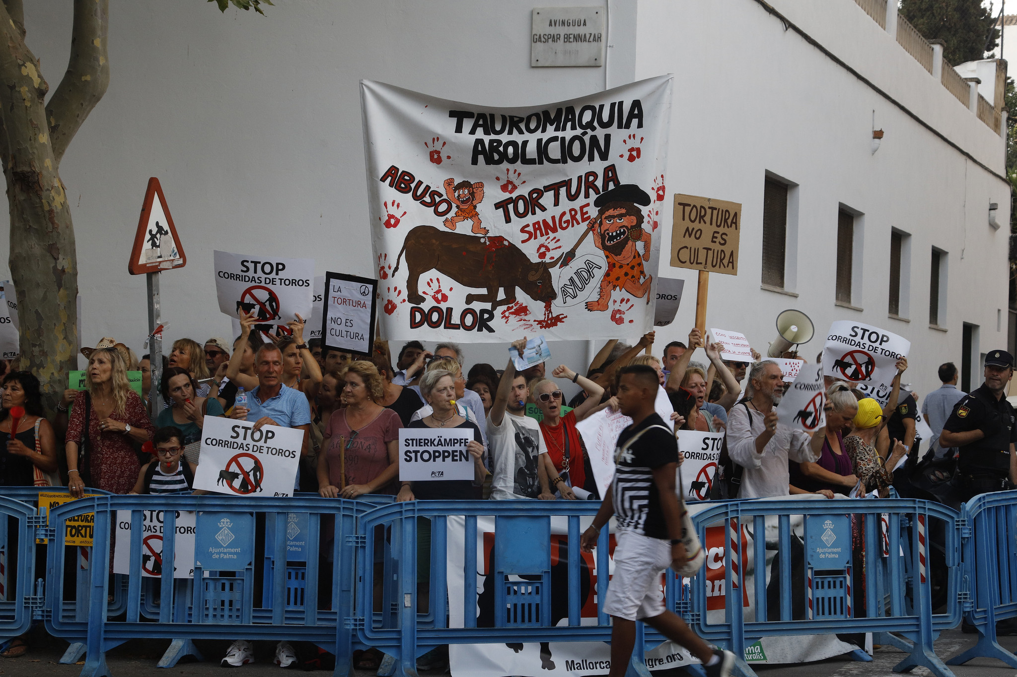 Espanha: corrida de touros nas ruas de Valência deixa três mortos