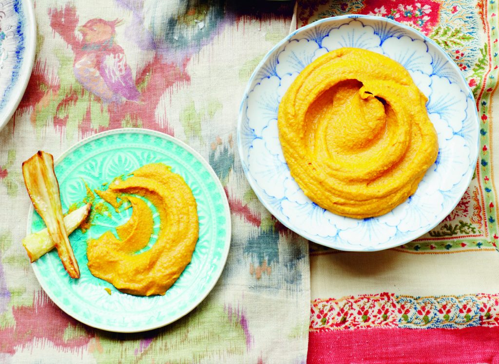 Húmus picante de curcuma, por Ella Woodward