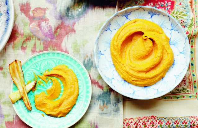 Húmus picante de curcuma, por Ella Woodward