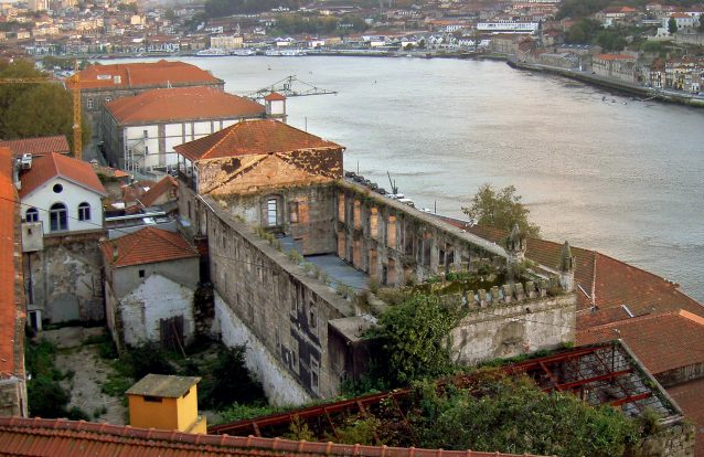 Igreja manuelina transformada em paiol de pólvora