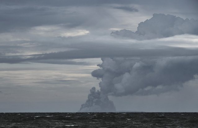 Imagens de satélite mostram dimensão do colapso dramático do vulcão na Indonésia