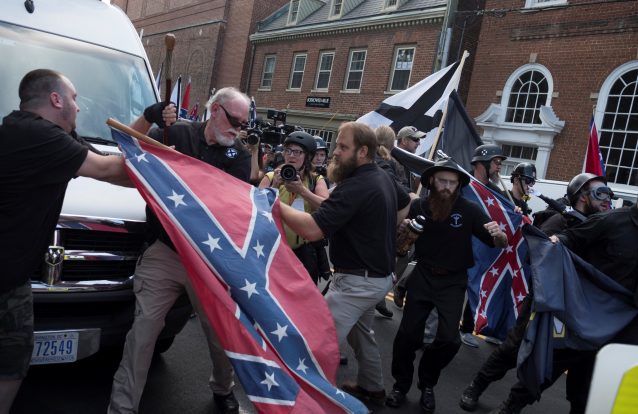Imagens do protesto nacionalista em Charlottesville que se tornaram virais não são de agora nem de Charlottesville