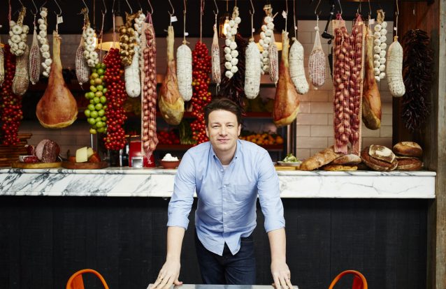 Império de Jamie Oliver em colapso, mais de mil empregos em risco