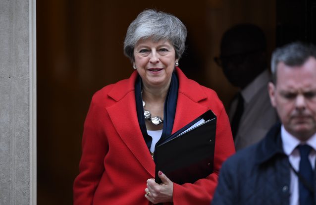 Imprensa britânica avança que a Theresa May deve apresentar hoje a demissão
