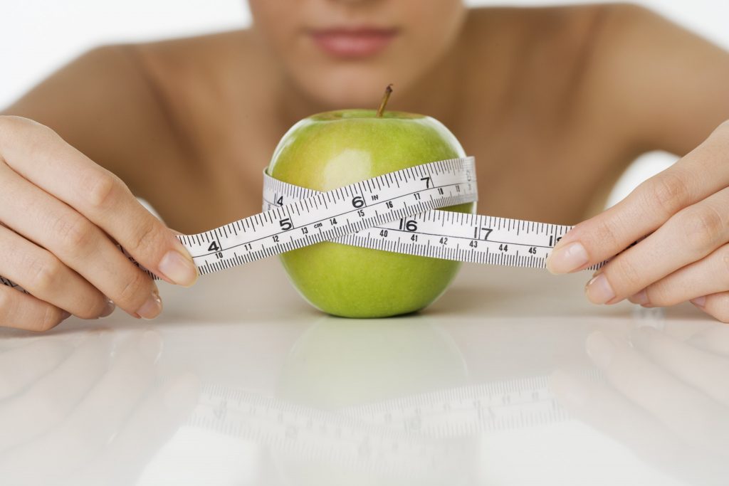 Ingerir menos calorias melhora o humor, o sono e até o sexo