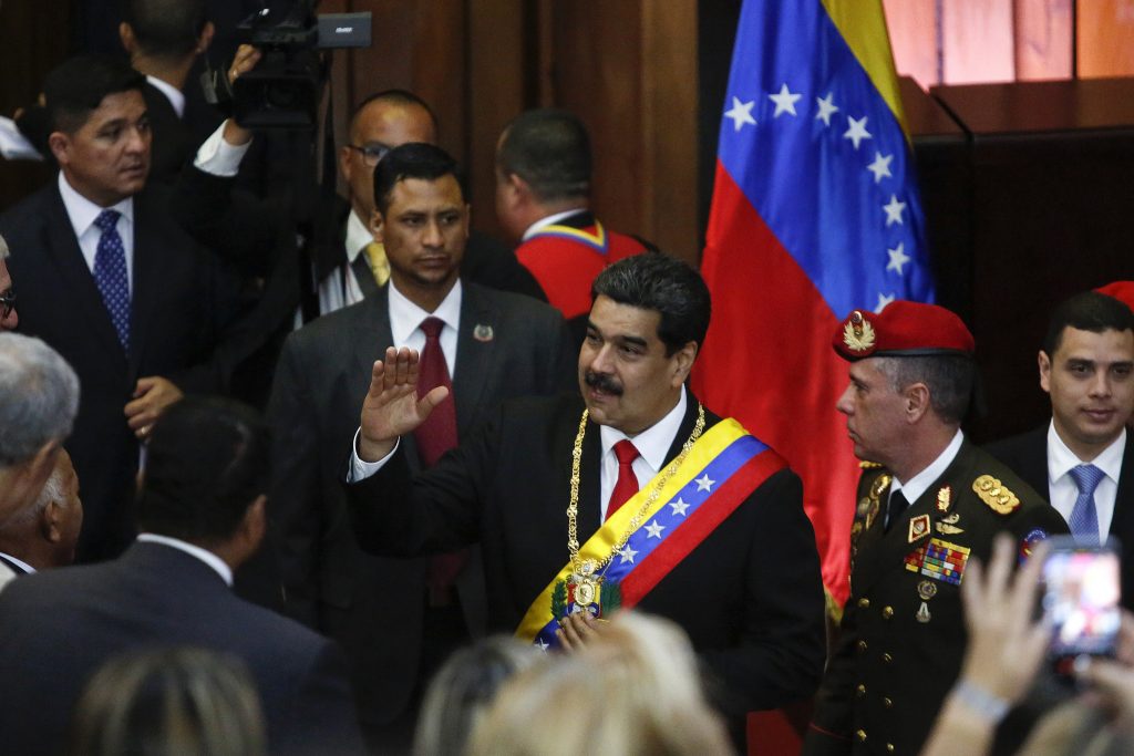 Investigador diz que enquanto militares apoiarem Maduro, o regime mantém-se