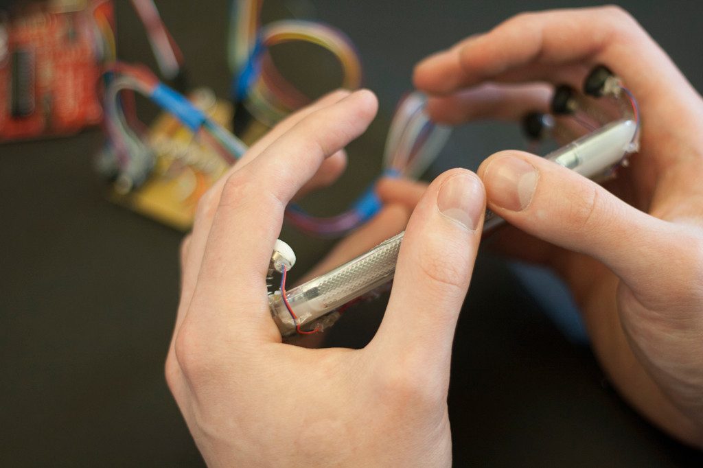 Investigadores portugueses adaptam braille a ecrãs táteis e criam bengalas tecnológicas para cegos