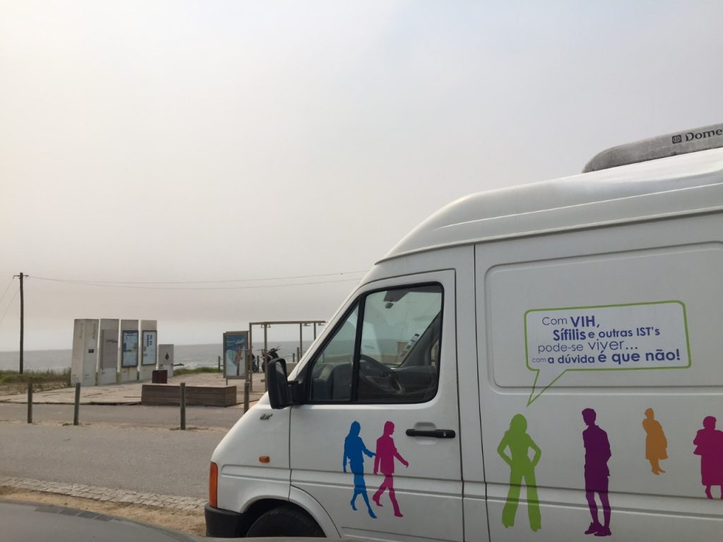 Ir à praia e testar a SIDA