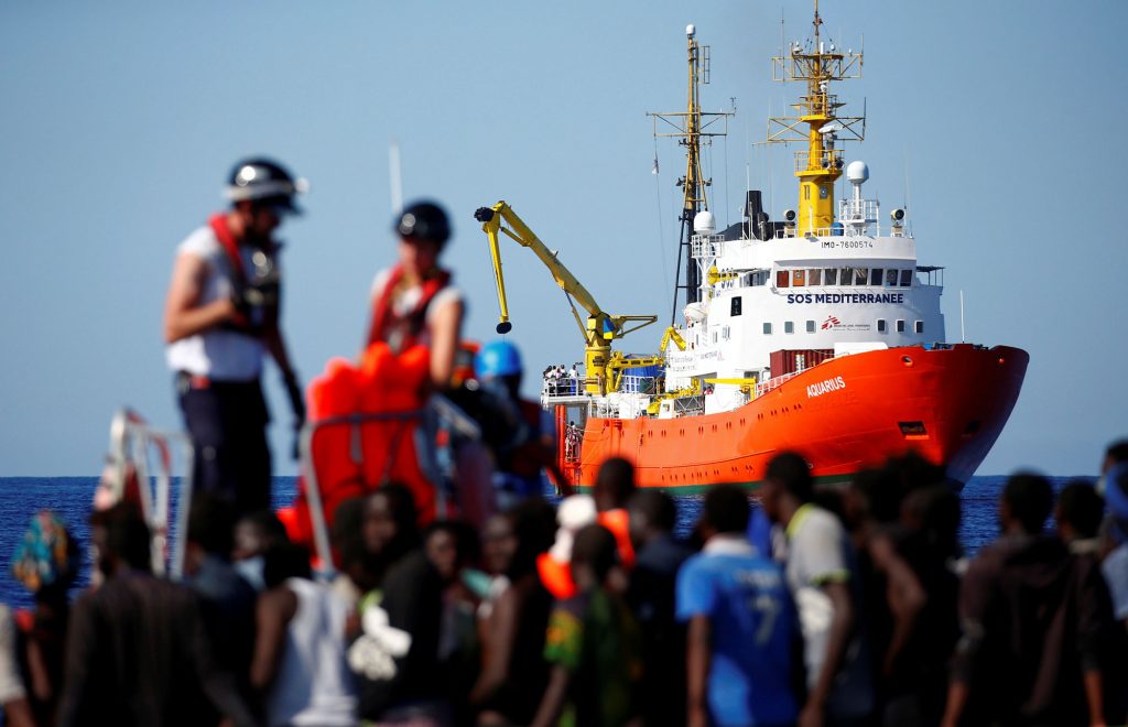 Itália recusa-se a receber navio com 629 refugiados a bordo