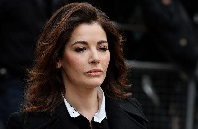 Italianos arrasam Nigella Lawson por causa do seu 'spaghetti carbonara'