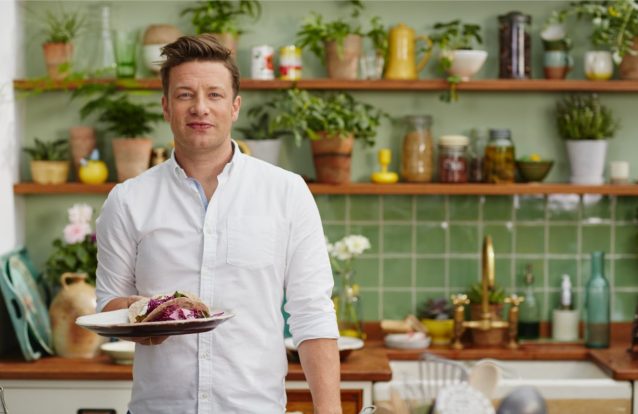 Jamie Oliver ensina receitas saudáveis no 24Kitchen