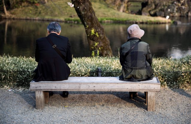 Japão: Do aluguer de familiares às idosas que preferem estar presas em vez de sozinhas