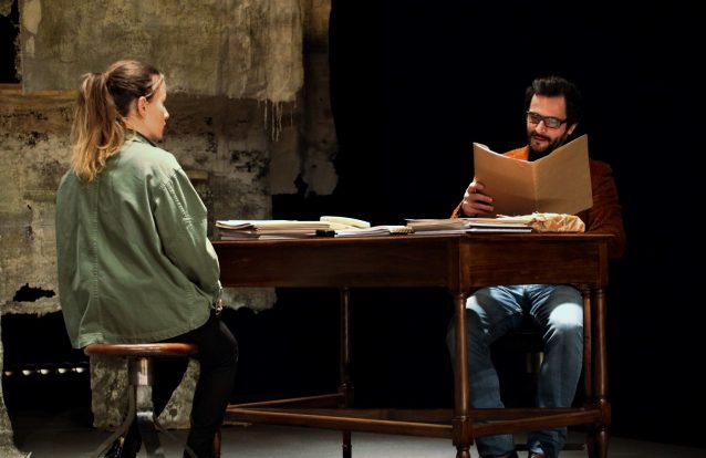 Jogos de poder na peça "Oleanna", com encenação de Ricardo Pais