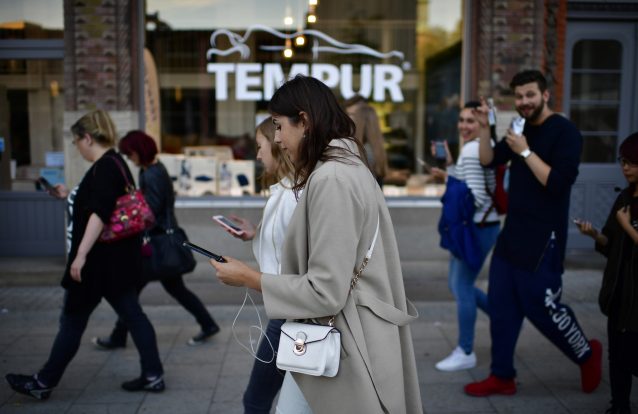 Larguem o telemóvel