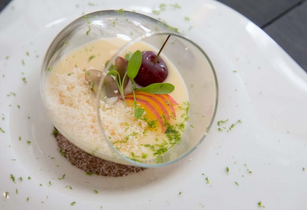 Leite-creme de coco e lima com cardamomo, por Álvaro Costa