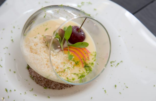 Leite-creme de coco e lima com cardamomo, por Álvaro Costa