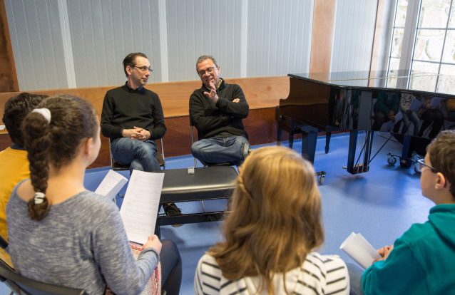 Leitores da VISÃO Júnior entrevistam Pedro Burmester e Mário Laginha