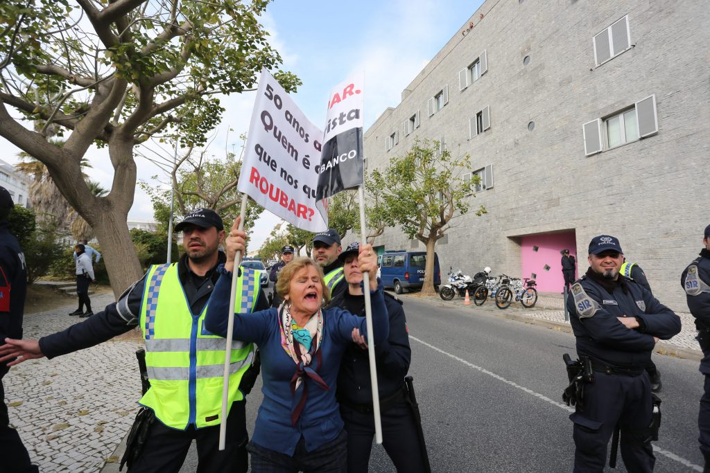 Lesados do BES: Presidente promulga decreto que regula recuperação de créditos