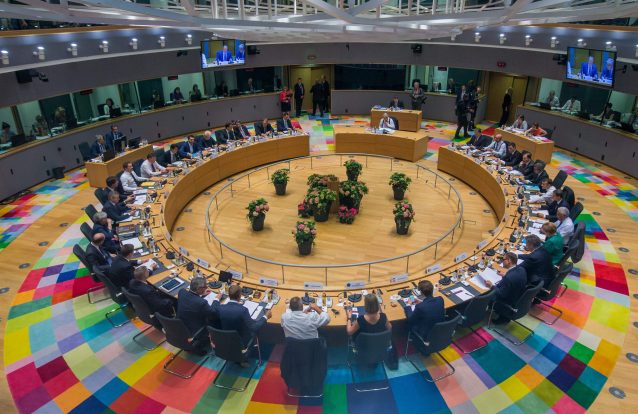 Líderes da União Europeia chegam a acordo sobre seleção de migrantes
