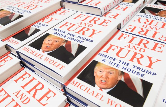 Livro "Fogo e Fúria" chega ao topo de vendas nos EUA