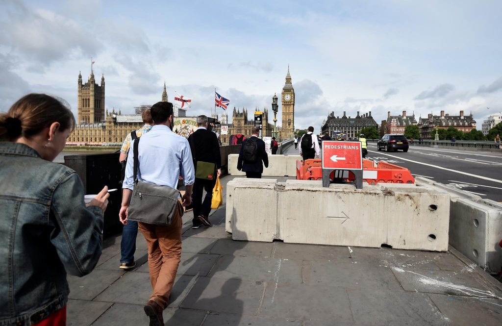 Londres instala barreiras em várias pontes
