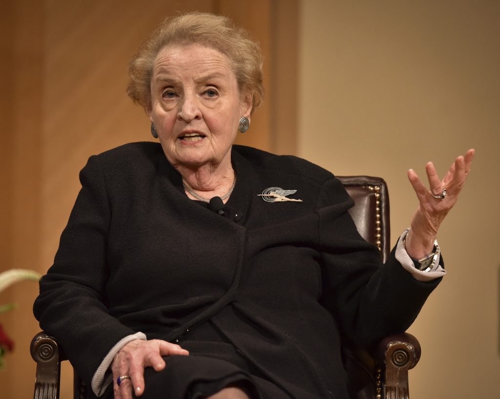 Madeleine Albright: “O fascismo instala-se quando as pessoas  se convencem de que ninguém é de confiança”