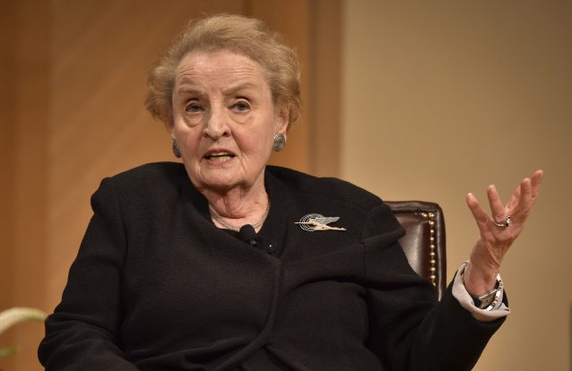 Madeleine Albright: “O fascismo instala-se quando as pessoas  se convencem de que ninguém é de confiança”