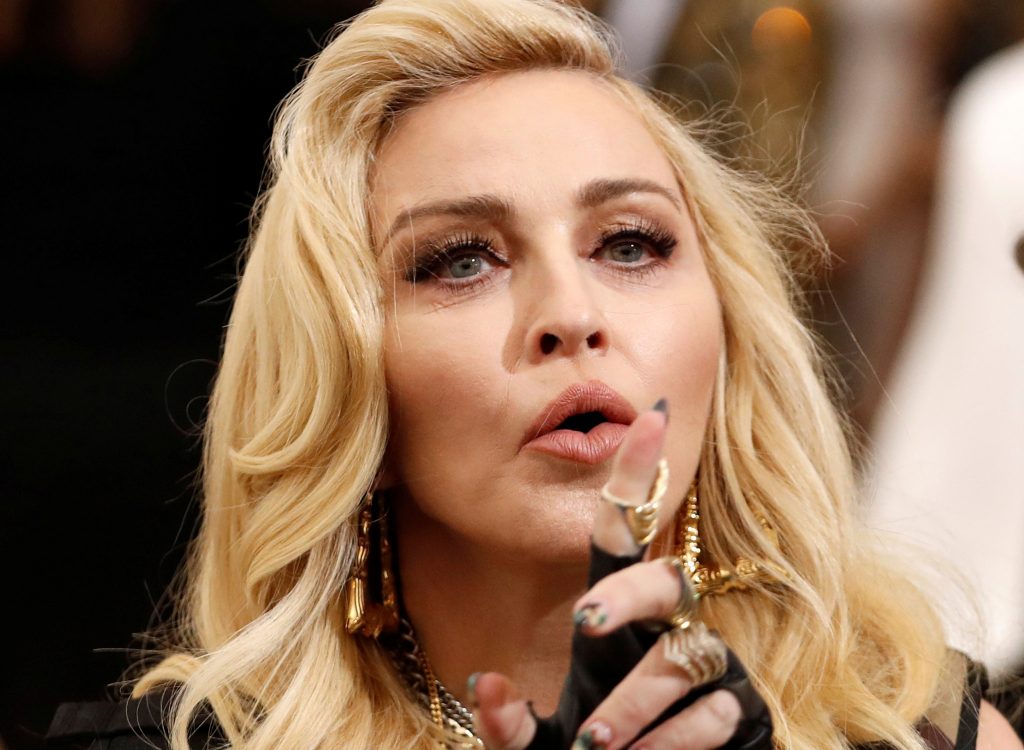 Madonna trava leilão de bens pessoais que "nem sabia" não estarem em sua posse