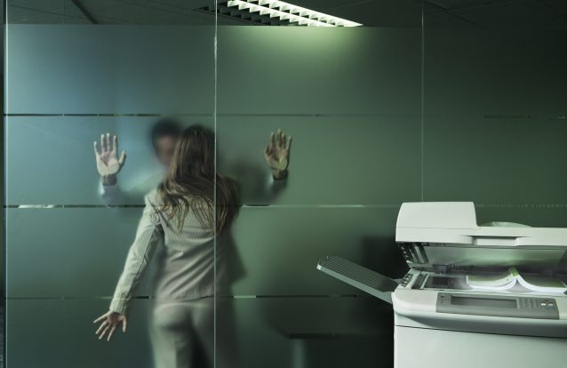 Mais de metade das mulheres já sofreram assédio sexual no trabalho