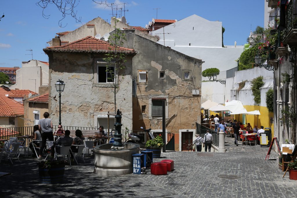 Mapas encontrados em despensa podem ajudar a desvendar a Mouraria antes do terramoto de 1755