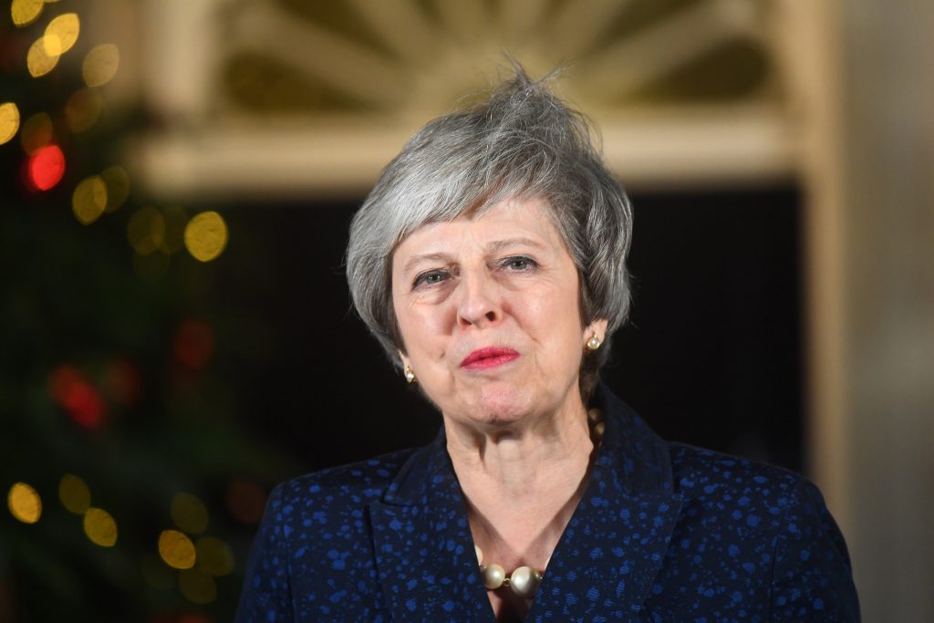 May sobrevive, moção de censura chumbada