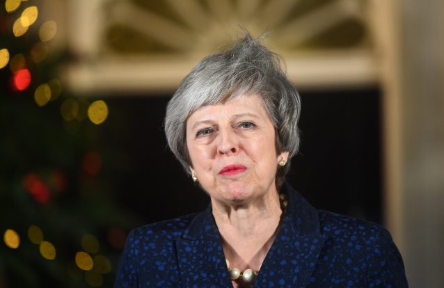 May sobrevive, moção de censura chumbada