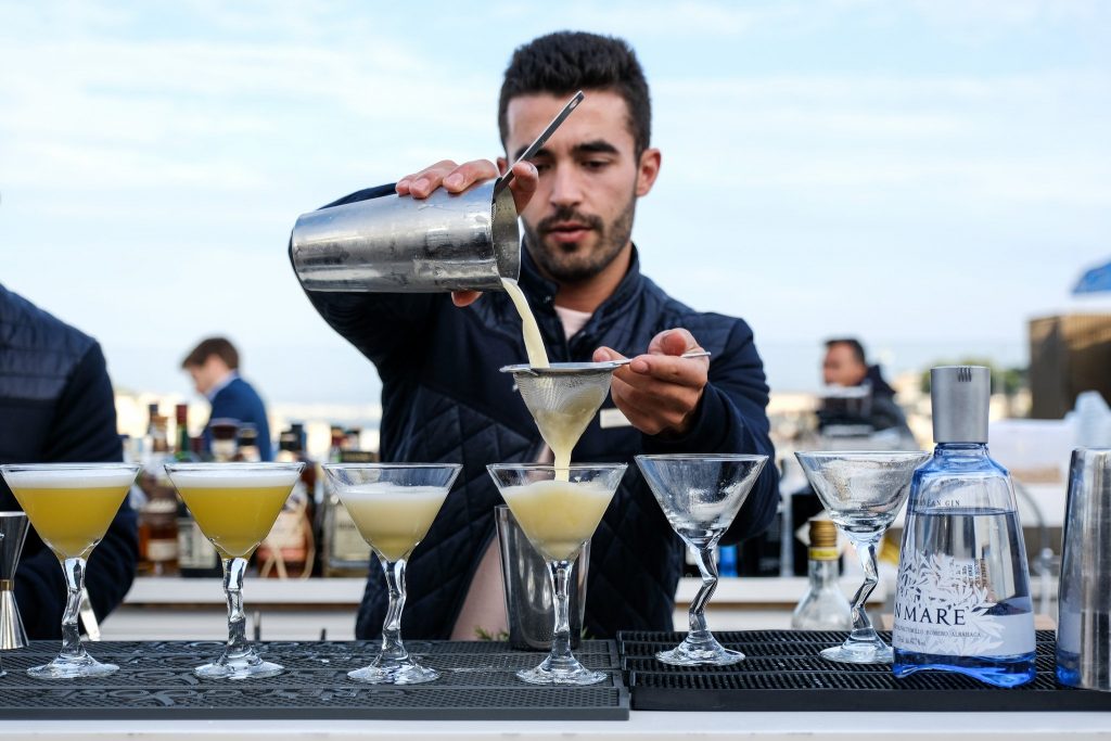 Med Transfers Gin Mare: Vai começar a rota dos cocktails e petiscos