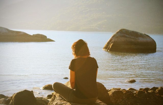 Meditação tem benefícios, mas muito longe de ser o "milagre" que se apregoa