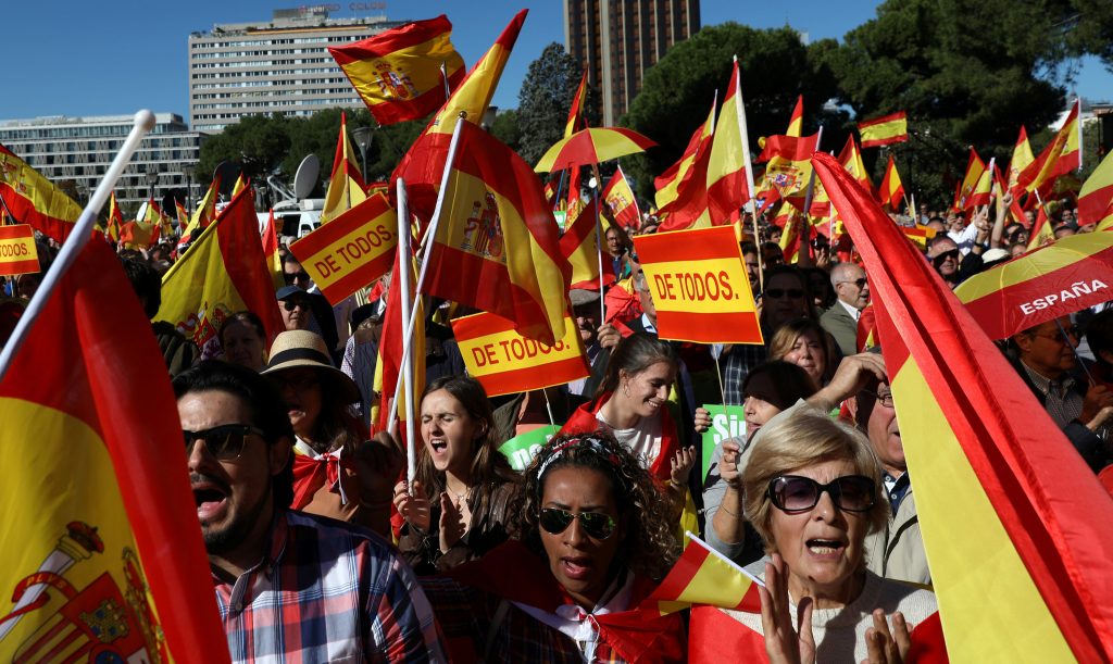 Milhares concentram-se em Madrid contra independência da Catalunha