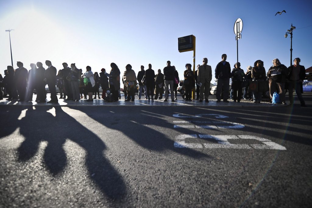 Milhares de utentes com alívio nos passes de transporte a partir de hoje. O que muda em Lisboa e no Porto