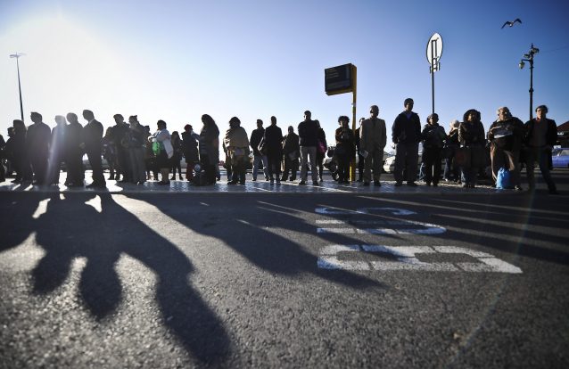 Milhares de utentes com alívio nos passes de transporte a partir de hoje. O que muda em Lisboa e no Porto
