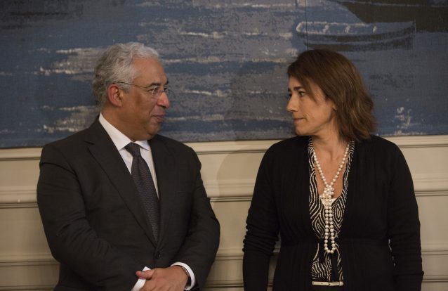 Ministra debaixo de fogo