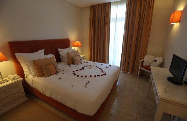 Monte Santo: amor e um 'resort' no Algarve