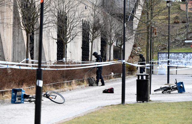 Morreu homem ferido em explosão no metro de Estocolmo