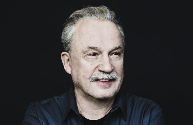 Na discoteca Lick, em Albufeira, a noite faz-se com uma lenda do disco sound