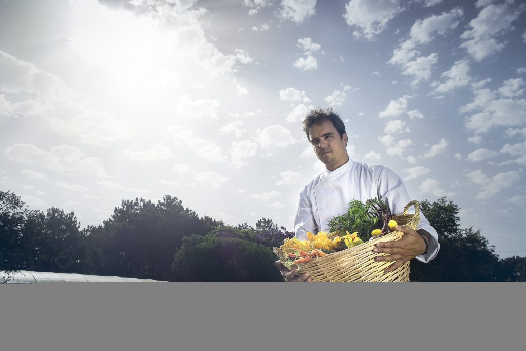 Na horta, na cozinha e na pista de dança com o chefe Diogo Noronha