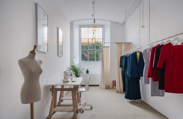 Na Hyena, em Lisboa, os vestidos, saias e casacos são construídos como um puzzle, ao gosto de cada cliente