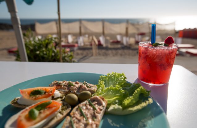 Na praia Homem do Leme, no Porto, a pensar nas ilhas Baleares