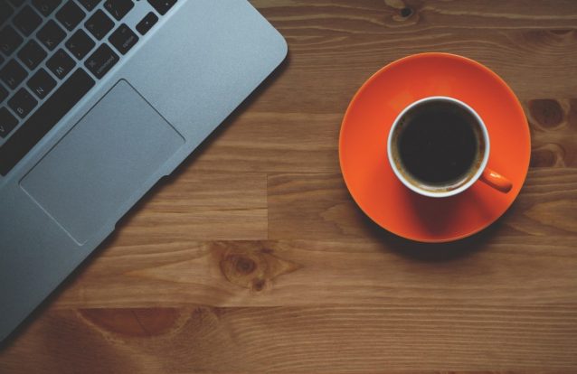 Não coma enquanto anda e outras regras no trabalho que os ingleses dizem ser bizarras
