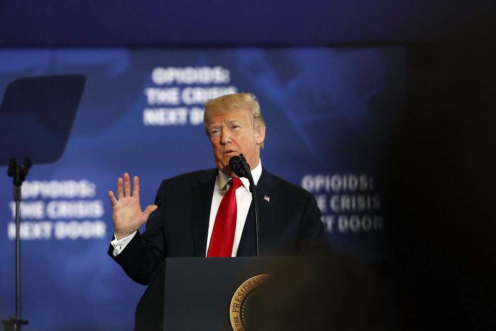 Não digam nada a Trump...