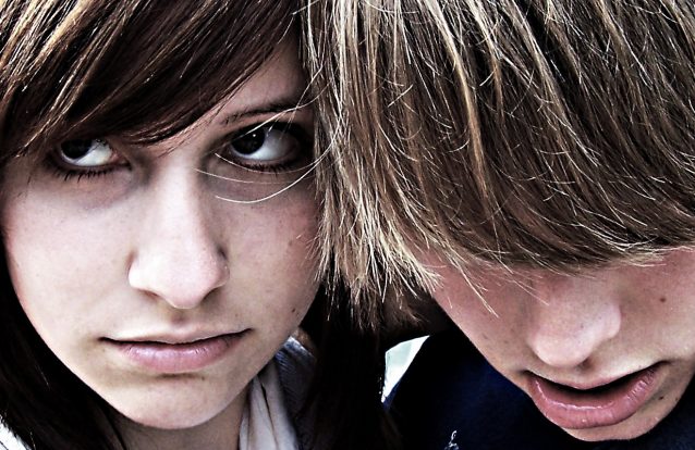 Não é amor. Não é normal. É violência!