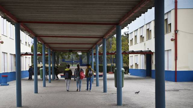 Não há dias normais numa escola quando uma menina de 11 anos morre